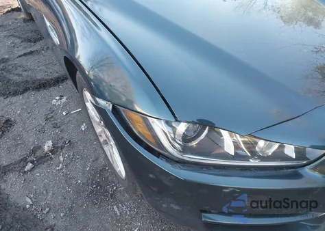 2017 Jaguar Xe 25T Premium z USA, uszkodzony, nr VIN SAJAD4BG7HA946968